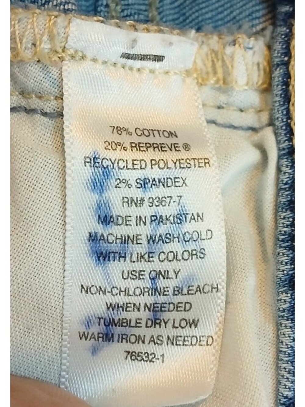 St. Johns Bay Womens 2P Petite Capri Jeans Light Wash Denim 5-Pocket Design #B-3 - Picture 9 of 11